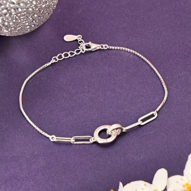 A Gift That's Hers_image