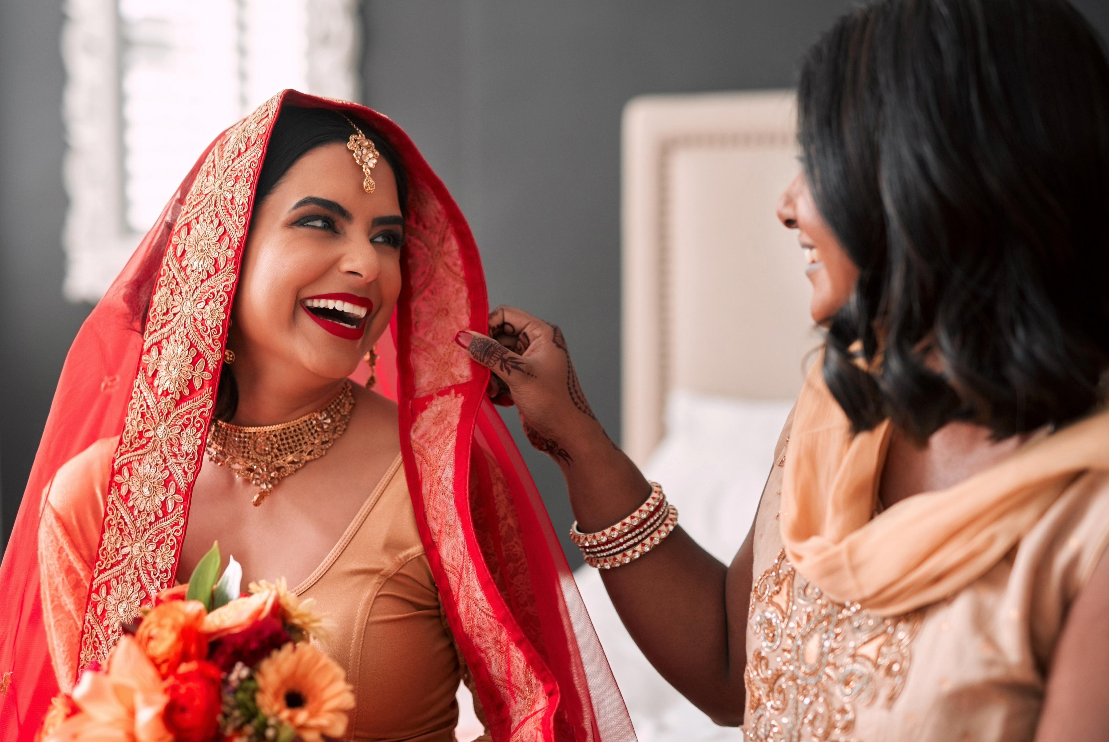 10 Must-Try Bridal Poses for Stunning Indian Wedding Photos  