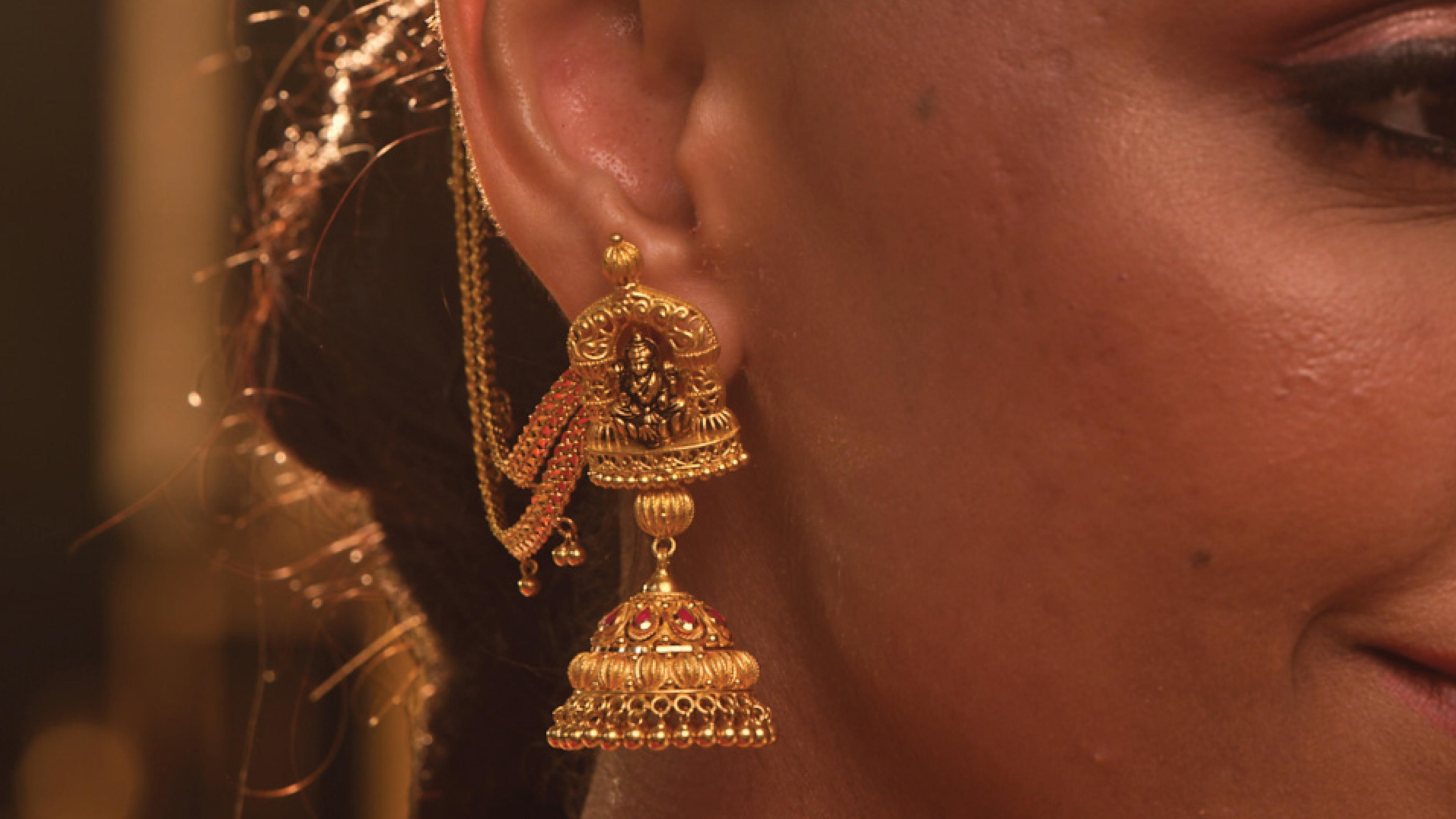 Earrings 