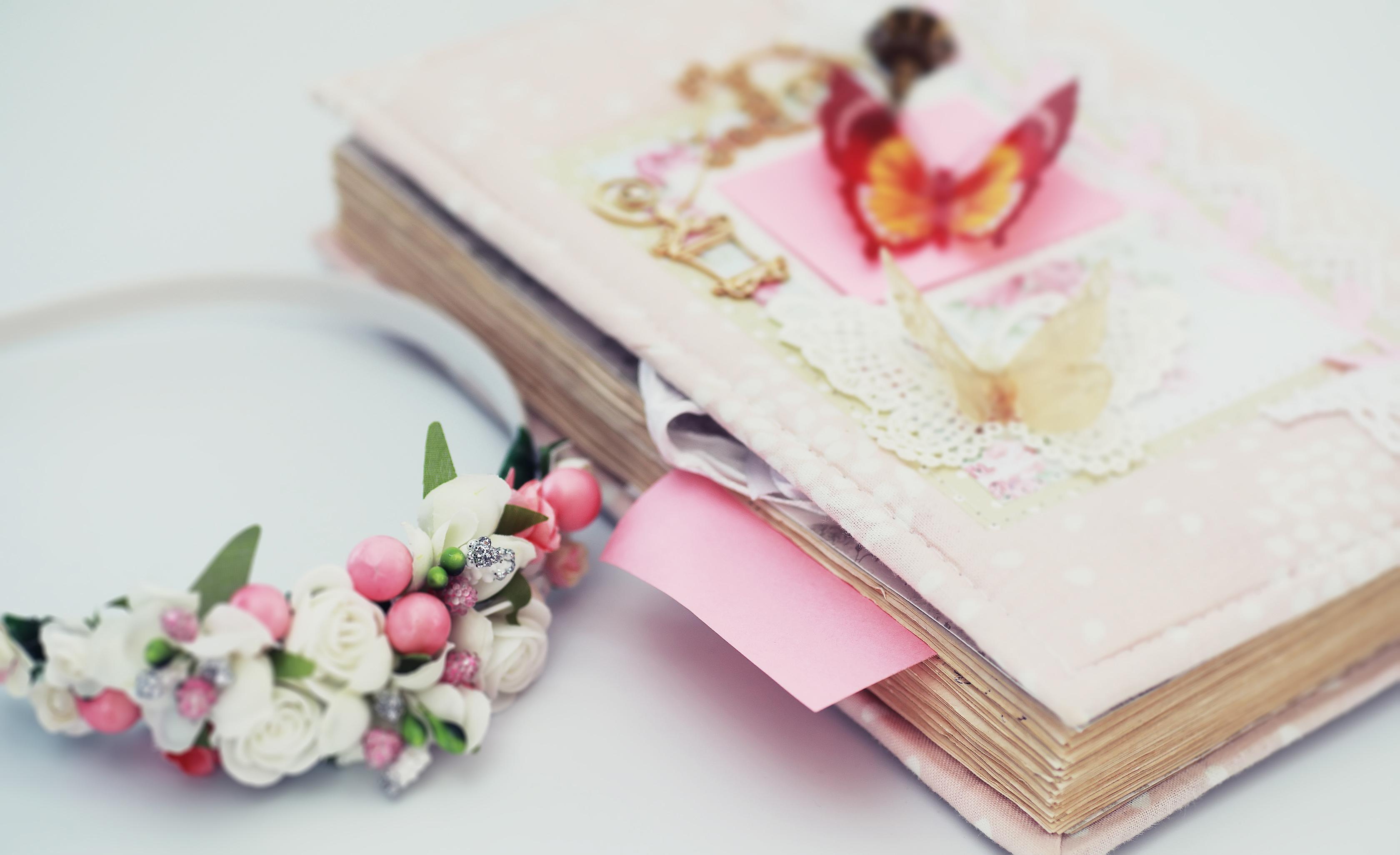 How to DIY Your Wedding Album with At-Home Wedding Photos