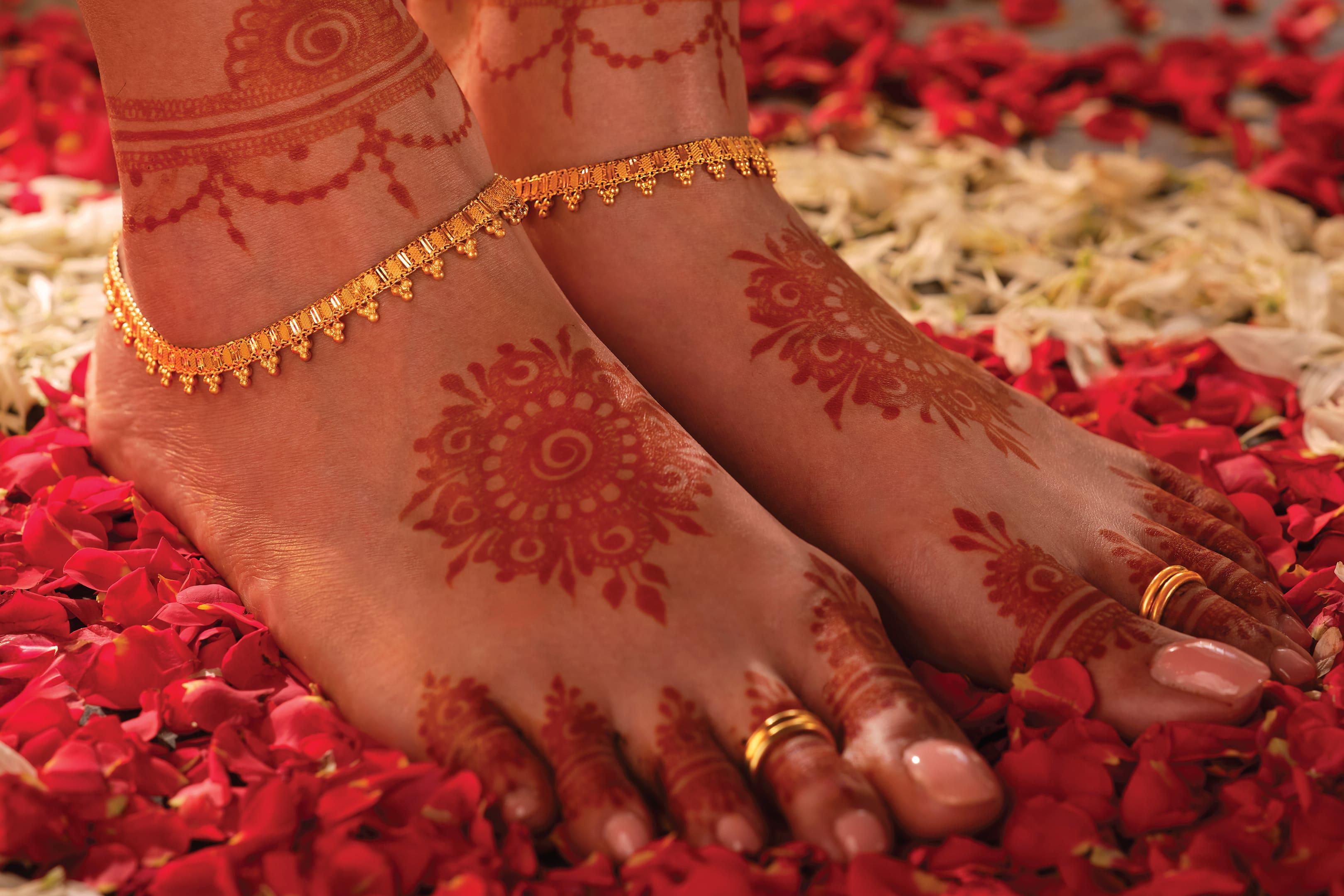 Anklet / Pattilu