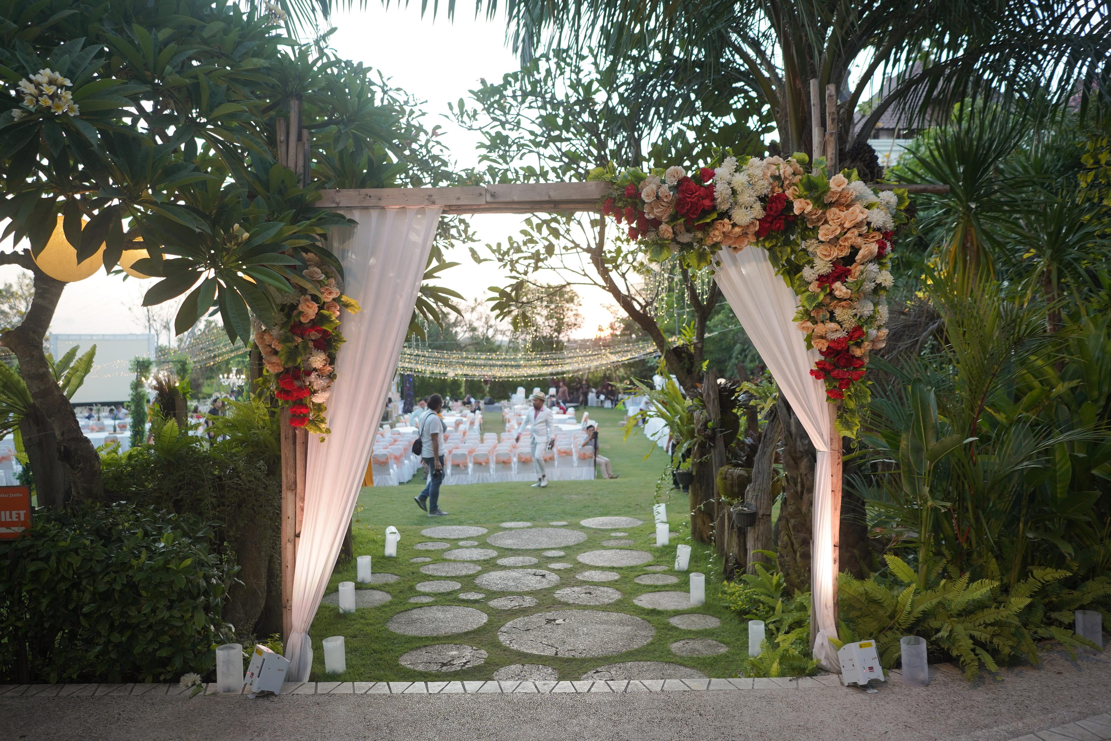 Lighting Hacks That Instantly Make Weddings Look Magical