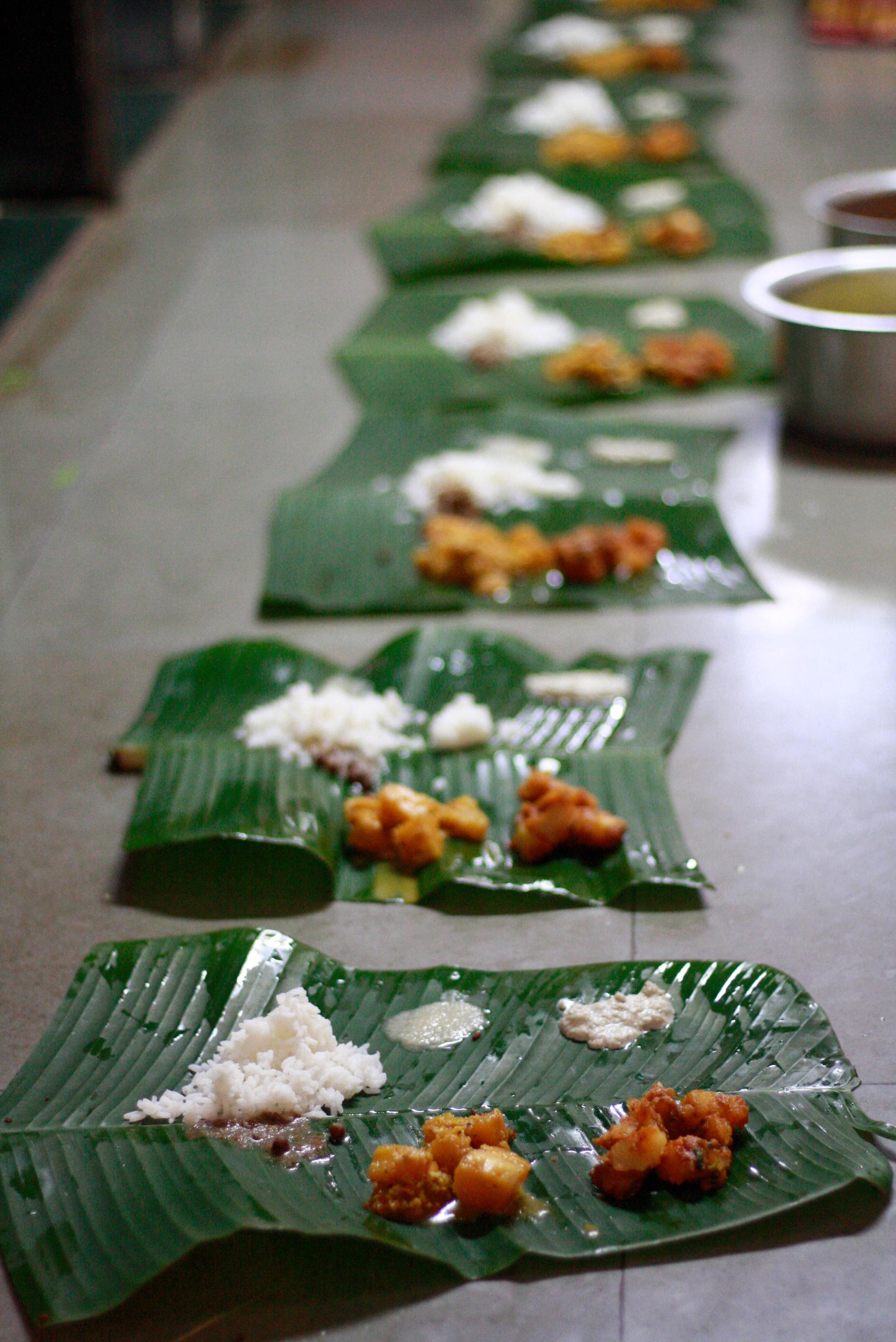 How to Pull Off a South Indian–Style Banana Leaf Feast at Any Wedding