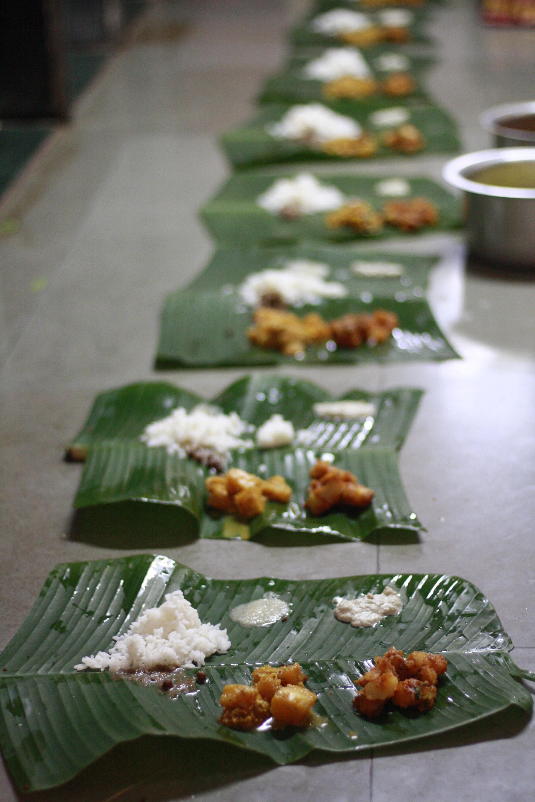 How to Pull Off a South Indian–Style Banana Leaf Feast at Any Wedding
