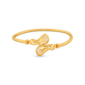 Elegant Swirl Gold Bracelet