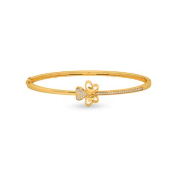 Charismatic Tri Petal Floral Gold Bracelet