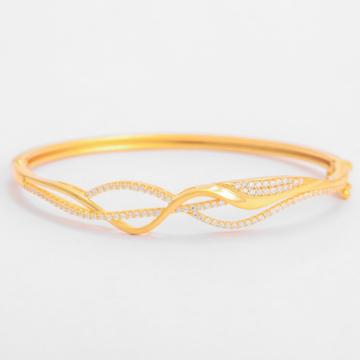 Elegant Wavy Gold Bracelets