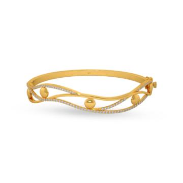 Mesmerizing Wave Pattern Gold Bracelets