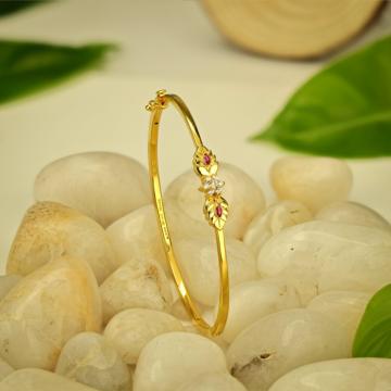 Enchanting Floral with Leaf Design Gold Bracelet- Nature Collection