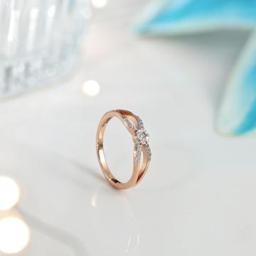 Modernist Sleek Overlap Gold Ring