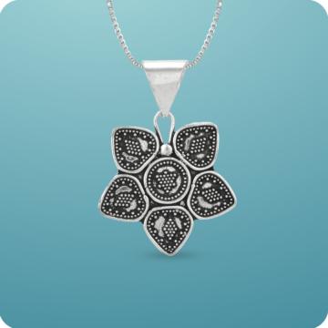 Attractive Floral Design Silver Pendant
