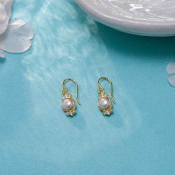 Glamorous Pearl Drop Silver Earrings