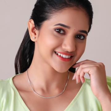 Elegant Flat Silver Chains