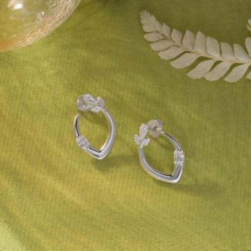 Glorious Leaf Pattern Silver Earrings