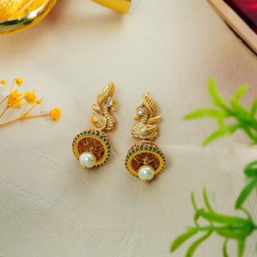 Mesmerizing Peacock With Pearl Silver Earrings