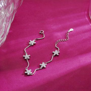 Refulgent Blossomy Silver Bracelet