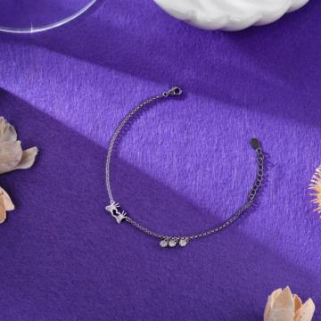 Chic Silver Heart in Hands Bracelet
