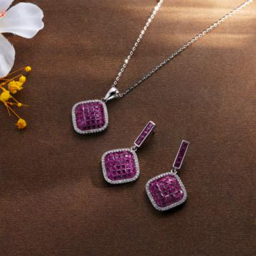 Ravishing Square Pattern Silver Pendant With Earring Set