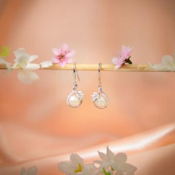 Exquisite Leaf Design Silver Earrings - Valentine Collection