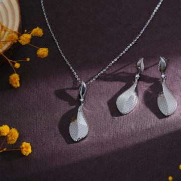 Scintillating Twisted Peardrop Silver Necklace Set
