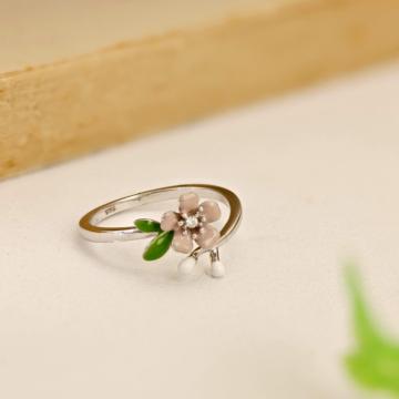Exotic Floral Design Silver Ring