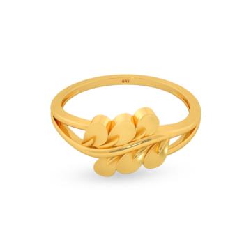 Appealing Twisted Leaf Gold Ring