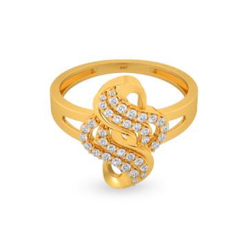 Minimalistic Interlocked S Design Gold Ring