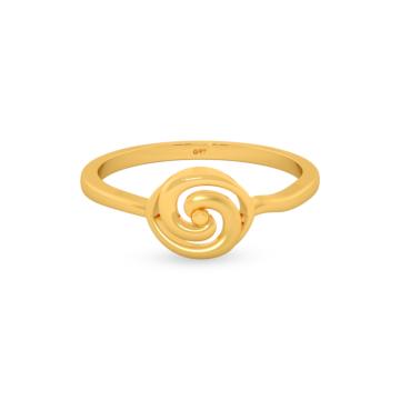 Captivating Twirl Pattern Gold Ring