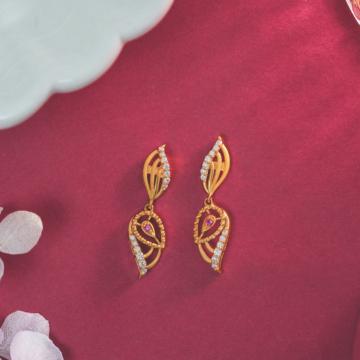 Enriching Leaf Drop Gold Earrings