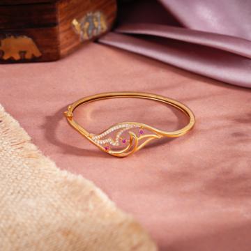 Dazzling Leaf Design Gold Bracelet