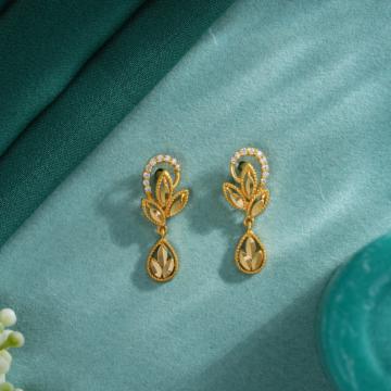 Alluring Leaf Pattern Gold Earrings