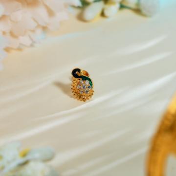 Gleaming Stone Peacock Gold Nosepin