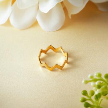 Dynamic Zigzag Design Gold Ring