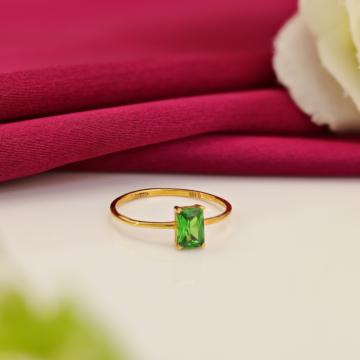 Striking Green Color Stone Gold Ring