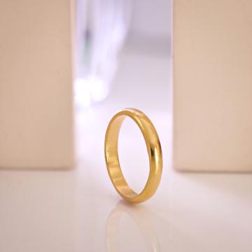 Flashy Plain Band Gold Ring