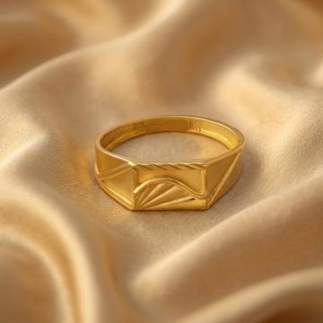 Graceful Arc Gold Ring