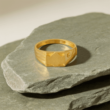 Structured Crest Gold Ring