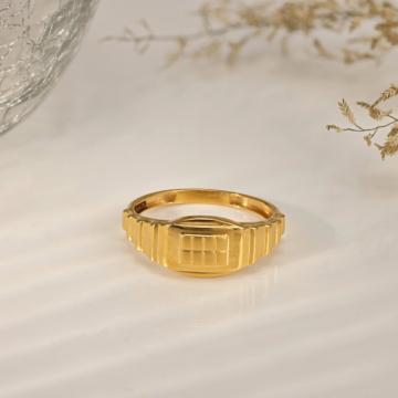 Stylish Gold Linear Pattern Ring