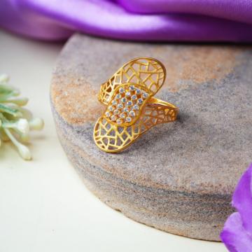 Impressive Open Pattern Floral Gold Ring