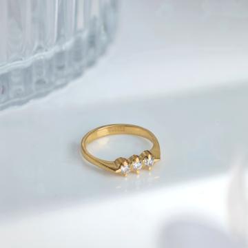 Transcendent Light Catching Diamond Ring