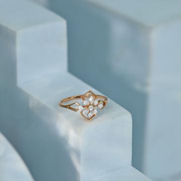 Sophisticated Floral Charm Diamond Ring