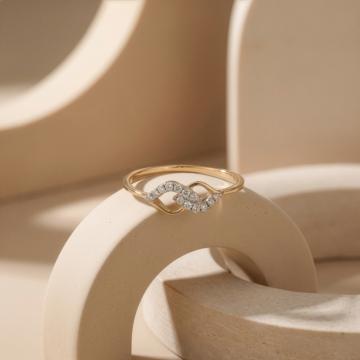 Refined 14KT Gold Interwoven Diamond Ring