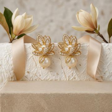 Grand Pearl 18KT Diamond Earrings