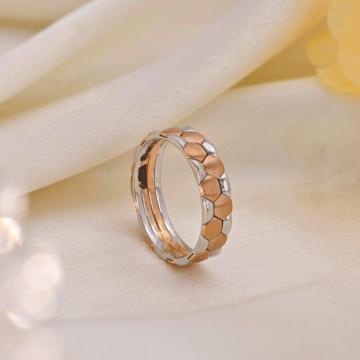 Elegant Two-Tone Honeycomb Gold Ring