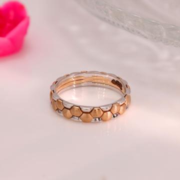Elegant Two-Tone Honeycomb Gold Ring