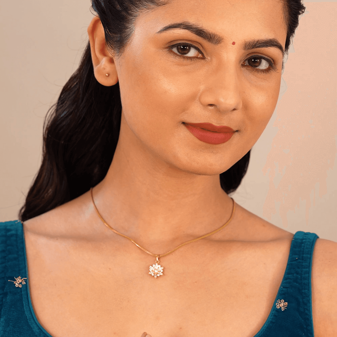 Fancy Gold R Flower Buy Intricate Fancy Floral Gold Pendant |GRT Jewellers